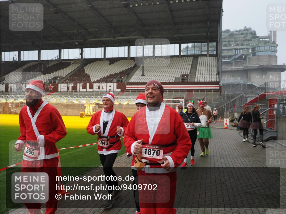 07.12.2025 - St. Pauli X-Mass-Run No. 15 Fabian Wolf http://msf.ph/oto/9409702 07.12.2025 11:09:35 Ziel 59, 66, 266, 330, 971, 1084, 1463, 1477, 1579, 1582, 1641, 1851, 1870, 1945, 1974, 2042, 3151, 4190, 4191 meine-sportfotos.de