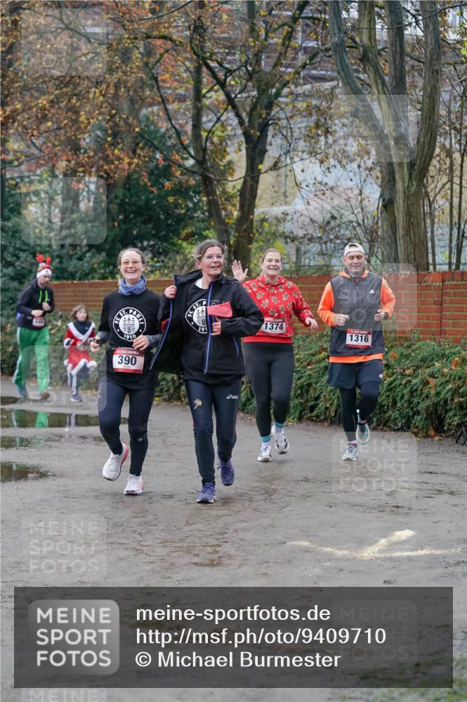 07.12.2025 - St. Pauli X-Mass-Run No. 15 Michael Burmester http://msf.ph/oto/9409710 07.12.2025 09:46:12 Laufen 1910, 390, 191, 1374, 1316 meine-sportfotos.de