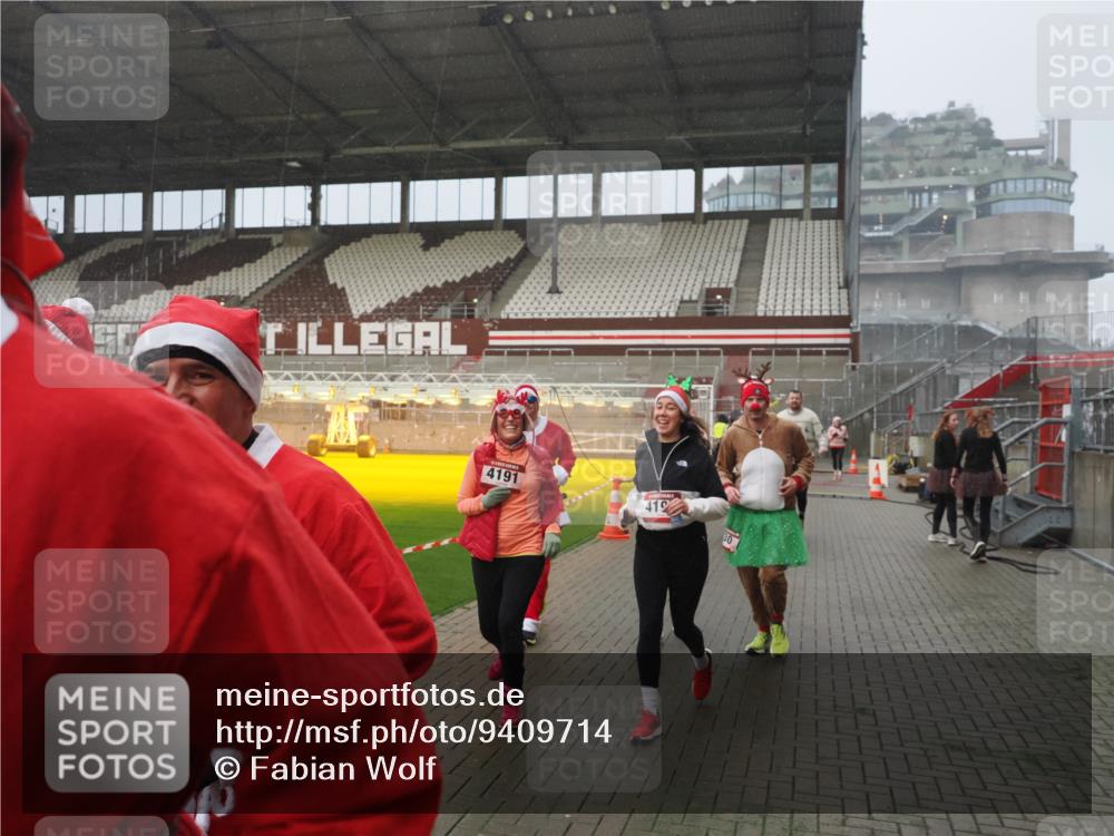 07.12.2025 - St. Pauli X-Mass-Run No. 15 Fabian Wolf http://msf.ph/oto/9409714 07.12.2025 11:09:36 Ziel 59, 66, 266, 330, 971, 1084, 1463, 1477, 1579, 1582, 1641, 1851, 1870, 1945, 1974, 2042, 3151, 4190, 4191 meine-sportfotos.de