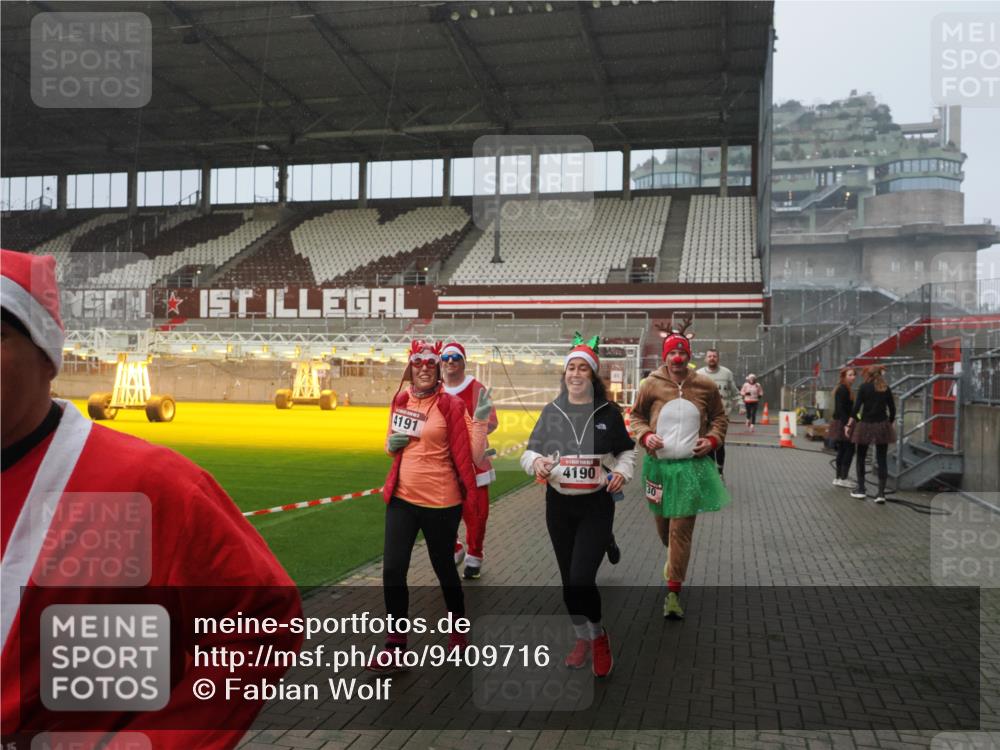 07.12.2025 - St. Pauli X-Mass-Run No. 15 Fabian Wolf http://msf.ph/oto/9409716 07.12.2025 11:09:36 Ziel 59, 66, 266, 330, 971, 1084, 1463, 1477, 1579, 1582, 1641, 1851, 1870, 1945, 1974, 2042, 3151, 4190, 4191 meine-sportfotos.de