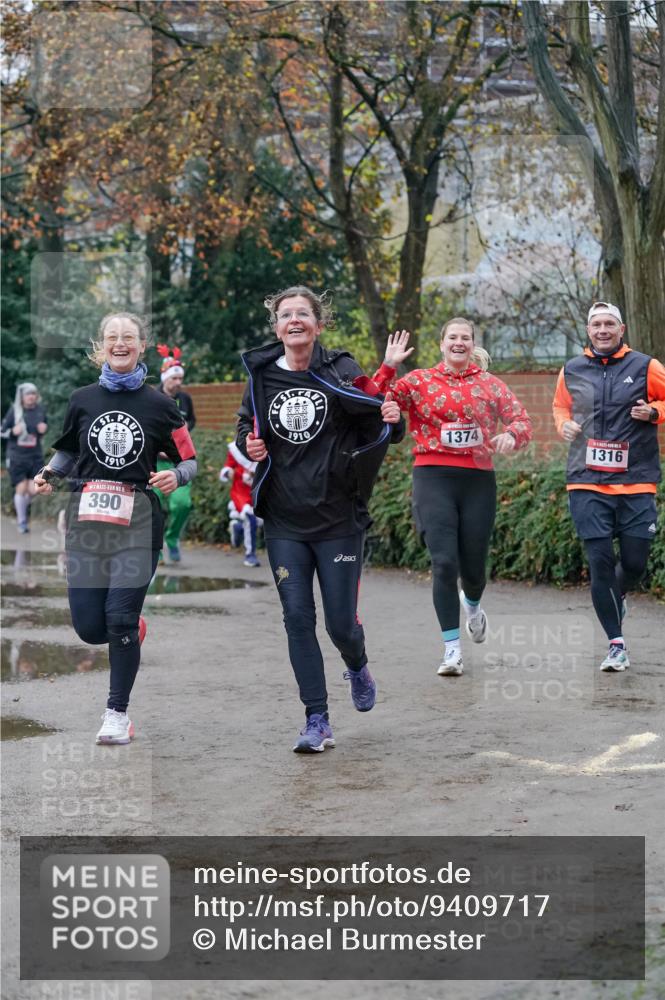 07.12.2025 - St. Pauli X-Mass-Run No. 15 Michael Burmester http://msf.ph/oto/9409717 07.12.2025 09:46:12 Laufen 1910, 390, 1910, 1374, 1316 meine-sportfotos.de
