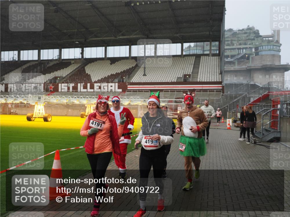 07.12.2025 - St. Pauli X-Mass-Run No. 15 Fabian Wolf http://msf.ph/oto/9409722 07.12.2025 11:09:37 Ziel 59, 66, 266, 330, 814, 971, 1084, 1157, 1463, 1477, 1579, 1582, 1641, 1851, 1870, 1945, 1974, 2042, 3151, 4190, 4191 meine-sportfotos.de