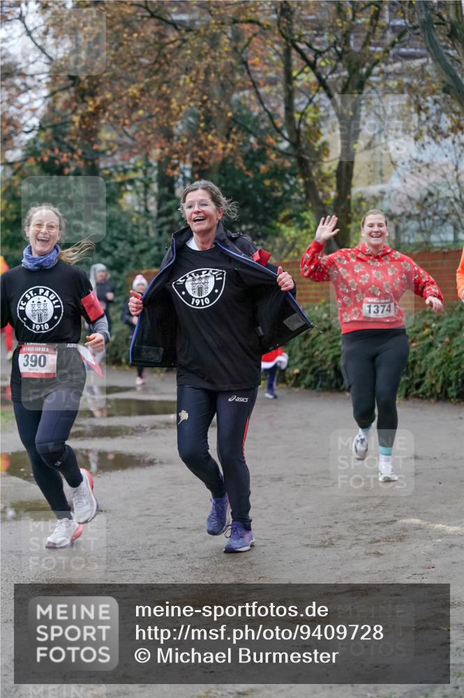 07.12.2025 - St. Pauli X-Mass-Run No. 15 Michael Burmester http://msf.ph/oto/9409728 07.12.2025 09:46:13 Laufen 1910, 15, 390, 1910, 1374 meine-sportfotos.de