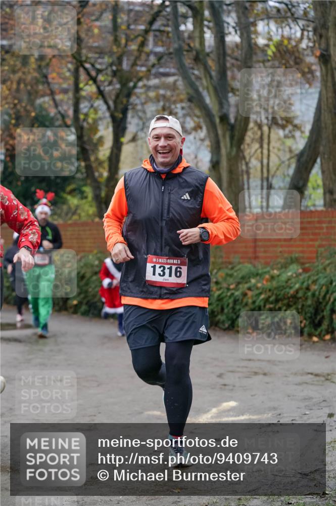 07.12.2025 - St. Pauli X-Mass-Run No. 15 Michael Burmester http://msf.ph/oto/9409743 07.12.2025 09:46:14 Laufen 15, 1316 meine-sportfotos.de
