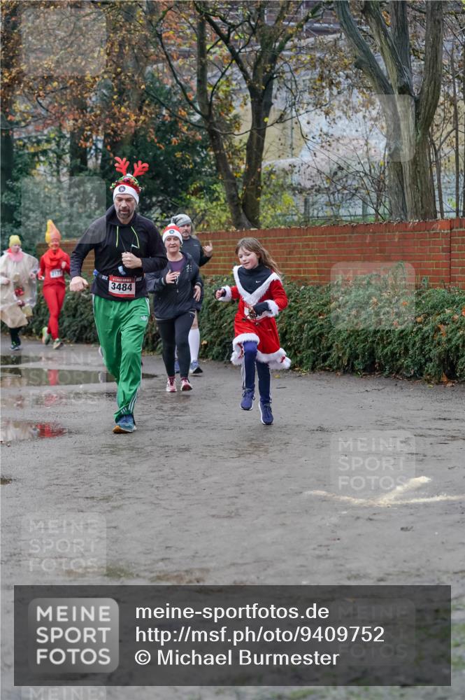 07.12.2025 - St. Pauli X-Mass-Run No. 15 Michael Burmester http://msf.ph/oto/9409752 07.12.2025 09:46:16 Laufen 2177, 3484 meine-sportfotos.de