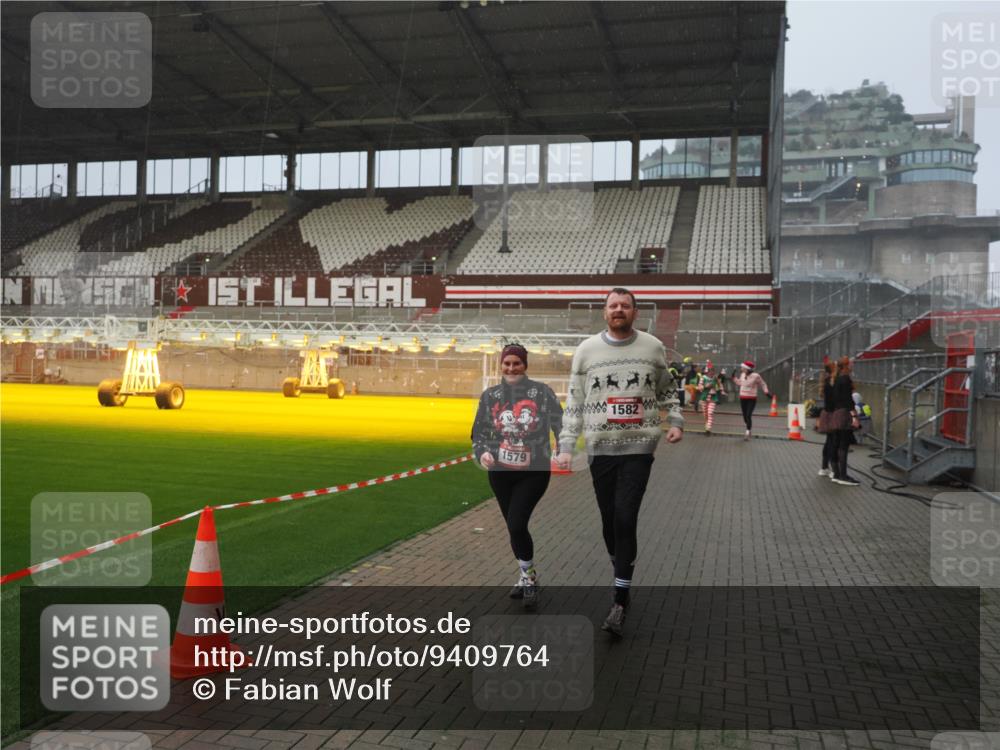 07.12.2025 - St. Pauli X-Mass-Run No. 15 Fabian Wolf http://msf.ph/oto/9409764 07.12.2025 11:09:39 Ziel 59, 66, 266, 330, 814, 971, 1084, 1157, 1463, 1477, 1579, 1582, 1641, 1851, 1870, 1945, 1974, 2042, 3151, 4190, 4191 meine-sportfotos.de