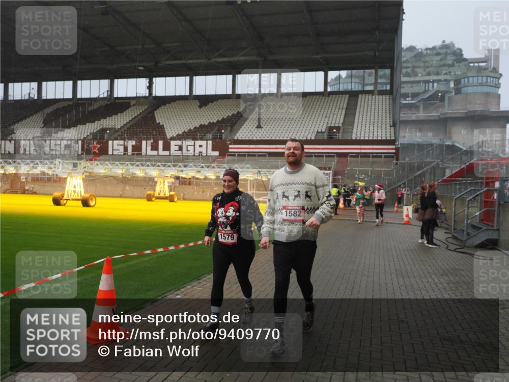 07.12.2025 - St. Pauli X-Mass-Run No. 15 Fabian Wolf http://msf.ph/oto/9409770 07.12.2025 11:09:40 Ziel 59, 66, 266, 330, 814, 971, 1084, 1157, 1463, 1579, 1582, 1851, 1870, 1945, 1974, 2042, 3151, 4190, 4191 meine-sportfotos.de