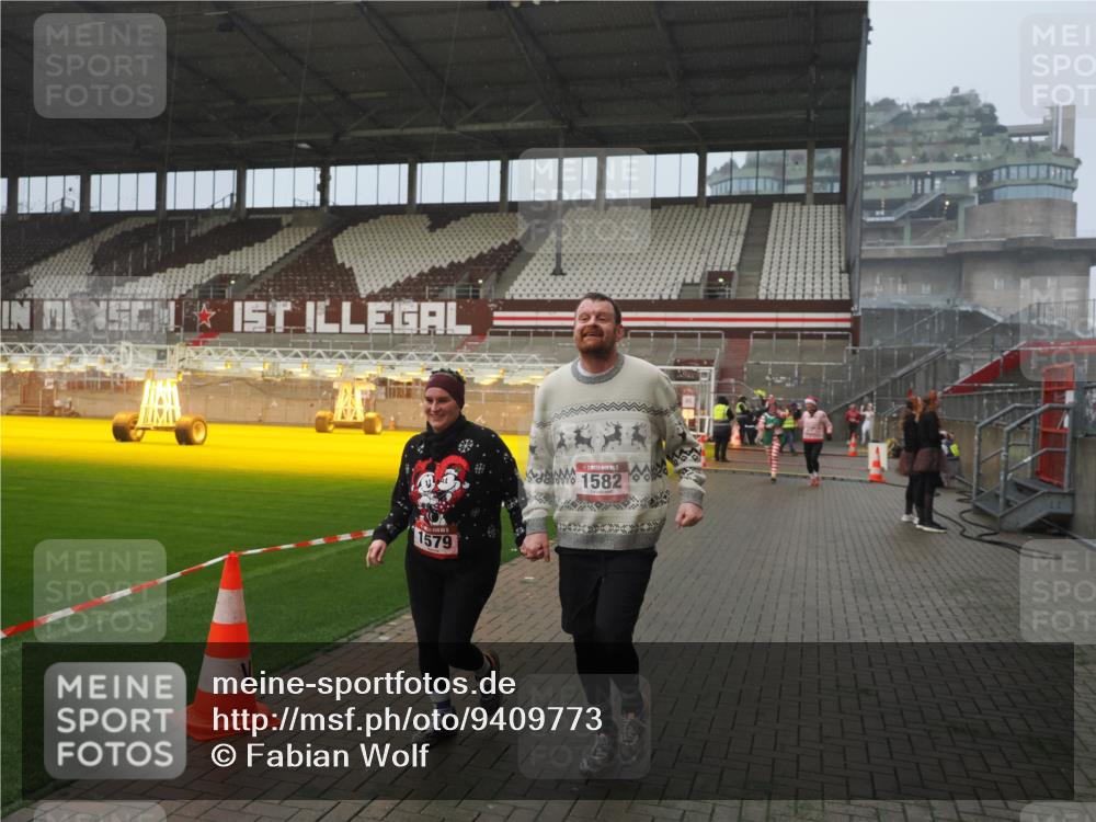 07.12.2025 - St. Pauli X-Mass-Run No. 15 Fabian Wolf http://msf.ph/oto/9409773 07.12.2025 11:09:40 Ziel 59, 66, 266, 330, 814, 971, 1084, 1157, 1463, 1579, 1582, 1851, 1870, 1945, 1974, 2042, 3151, 4190, 4191 meine-sportfotos.de