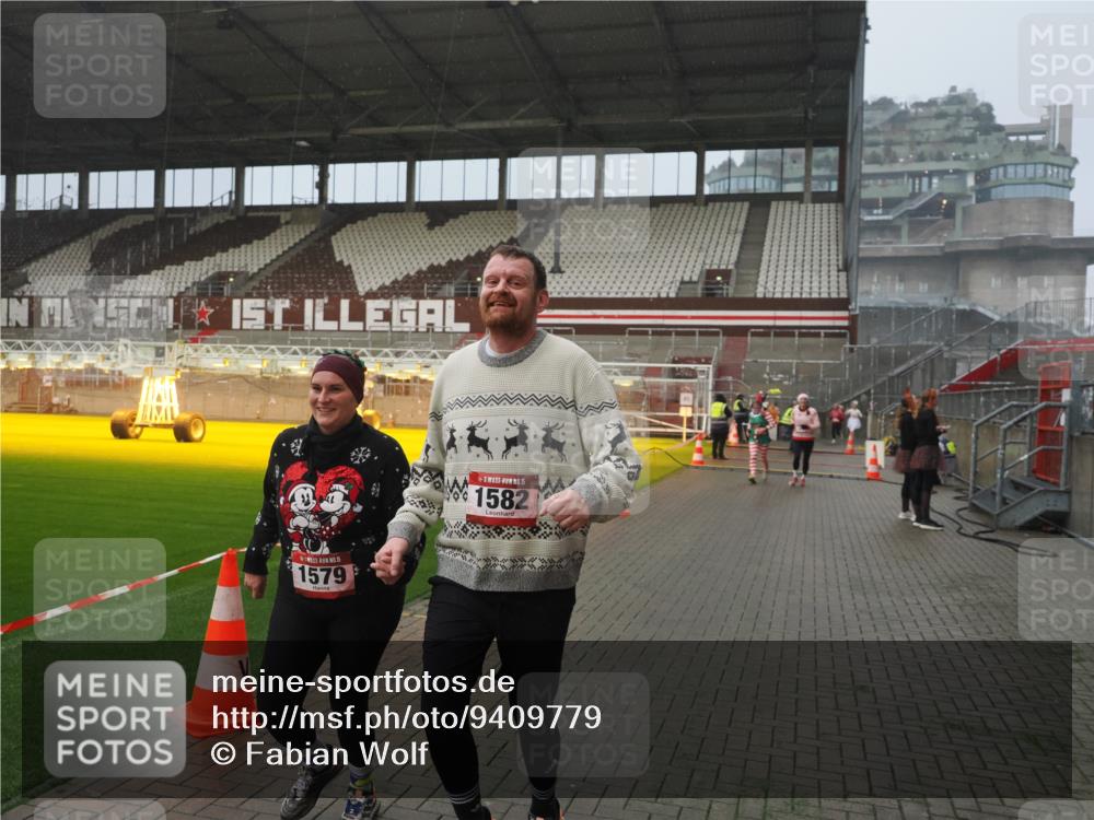 07.12.2025 - St. Pauli X-Mass-Run No. 15 Fabian Wolf http://msf.ph/oto/9409779 07.12.2025 11:09:40 Ziel 59, 66, 266, 330, 814, 971, 1084, 1157, 1463, 1579, 1582, 1851, 1870, 1945, 1974, 2042, 3151, 4190, 4191 meine-sportfotos.de