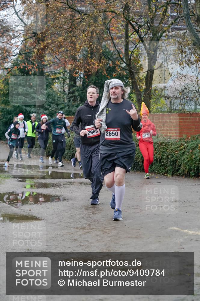 07.12.2025 - St. Pauli X-Mass-Run No. 15 Michael Burmester http://msf.ph/oto/9409784 07.12.2025 09:46:19 Laufen 225, 2968, 2650, 2177 meine-sportfotos.de