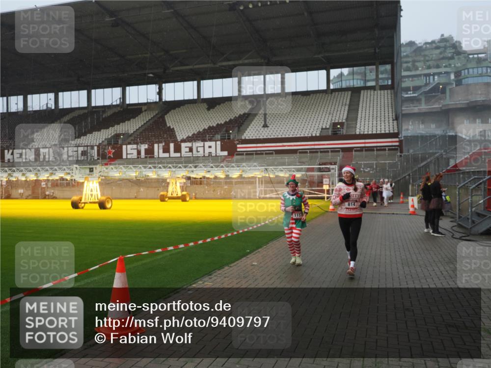 07.12.2025 - St. Pauli X-Mass-Run No. 15 Fabian Wolf http://msf.ph/oto/9409797 07.12.2025 11:09:45 Ziel 59, 66, 330, 696, 814, 863, 1157, 1579, 1582, 1870, 1945, 1974, 2042, 4190, 4191 meine-sportfotos.de