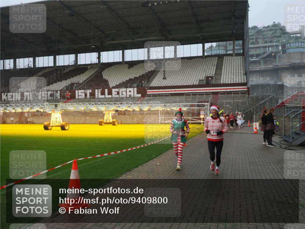 07.12.2025 - St. Pauli X-Mass-Run No. 15 Fabian Wolf http://msf.ph/oto/9409800 07.12.2025 11:09:45 Ziel 59, 66, 330, 696, 814, 863, 1157, 1579, 1582, 1870, 1945, 1974, 2042, 4190, 4191 meine-sportfotos.de