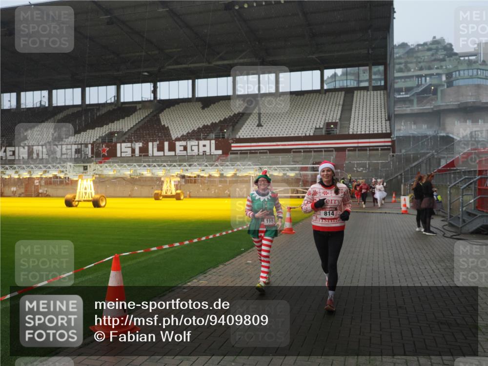 07.12.2025 - St. Pauli X-Mass-Run No. 15 Fabian Wolf http://msf.ph/oto/9409809 07.12.2025 11:09:45 Ziel 59, 66, 330, 696, 814, 863, 1157, 1579, 1582, 1870, 1945, 1974, 2042, 4190, 4191 meine-sportfotos.de