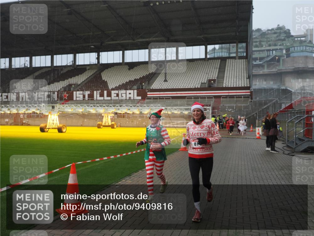07.12.2025 - St. Pauli X-Mass-Run No. 15 Fabian Wolf http://msf.ph/oto/9409816 07.12.2025 11:09:46 Ziel 59, 66, 330, 696, 737, 814, 863, 1157, 1163, 1579, 1582, 4190, 4191 meine-sportfotos.de