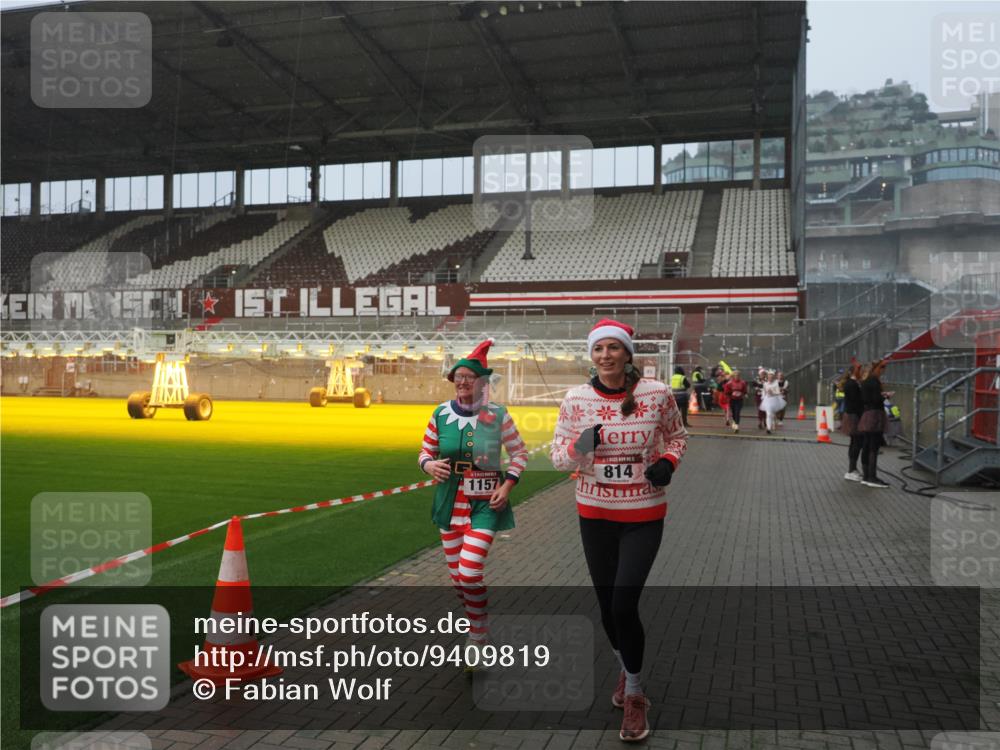 07.12.2025 - St. Pauli X-Mass-Run No. 15 Fabian Wolf http://msf.ph/oto/9409819 07.12.2025 11:09:46 Ziel 59, 66, 330, 696, 737, 814, 863, 1157, 1163, 1579, 1582, 4190, 4191 meine-sportfotos.de