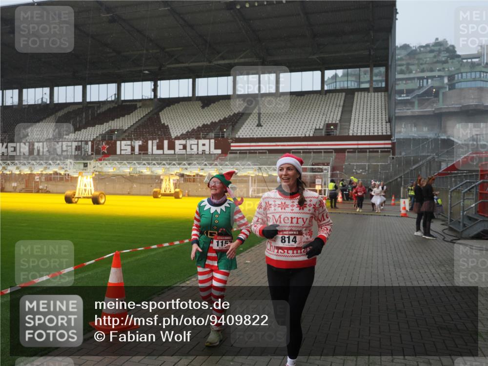 07.12.2025 - St. Pauli X-Mass-Run No. 15 Fabian Wolf http://msf.ph/oto/9409822 07.12.2025 11:09:46 Ziel 59, 66, 330, 696, 737, 814, 863, 1157, 1163, 1579, 1582, 4190, 4191 meine-sportfotos.de
