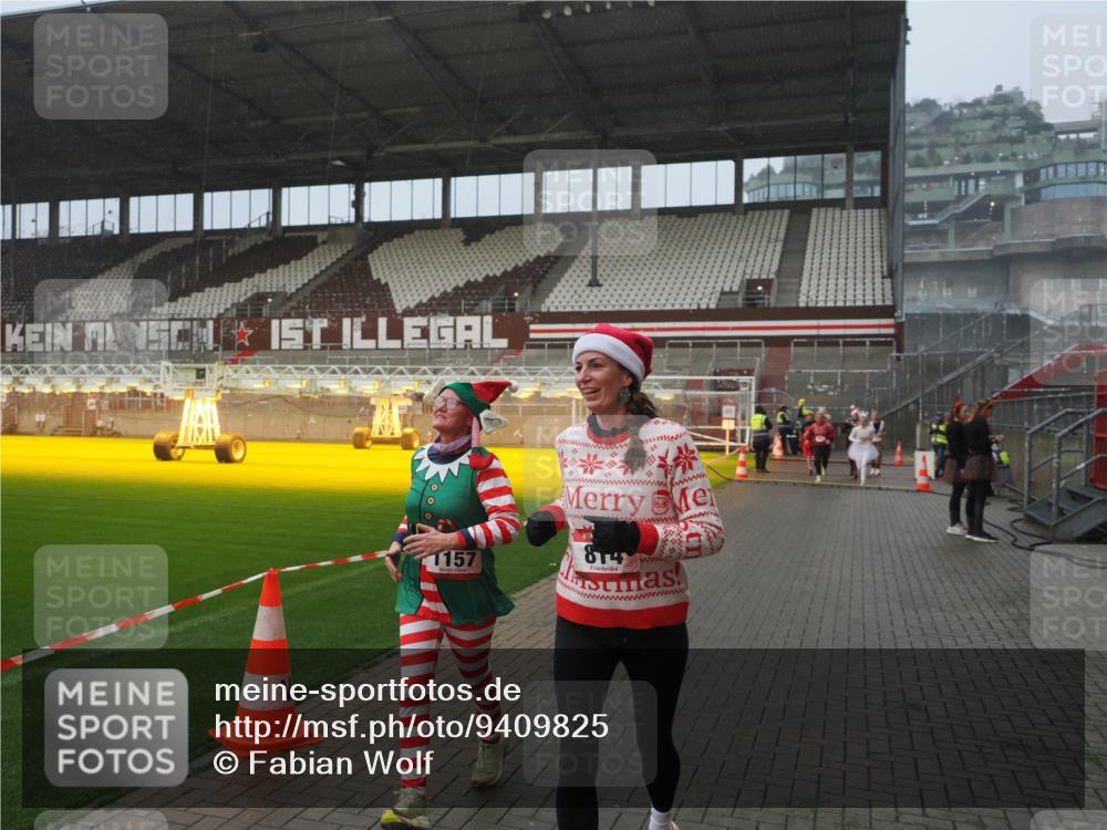 07.12.2025 - St. Pauli X-Mass-Run No. 15 Fabian Wolf http://msf.ph/oto/9409825 07.12.2025 11:09:46 Ziel 59, 66, 330, 696, 737, 814, 863, 1157, 1163, 1579, 1582, 4190, 4191 meine-sportfotos.de