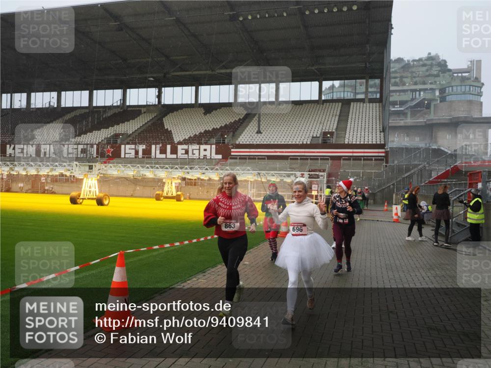 07.12.2025 - St. Pauli X-Mass-Run No. 15 Fabian Wolf http://msf.ph/oto/9409841 07.12.2025 11:09:53 Ziel 696, 720, 737, 755, 814, 863, 1157, 1163 meine-sportfotos.de