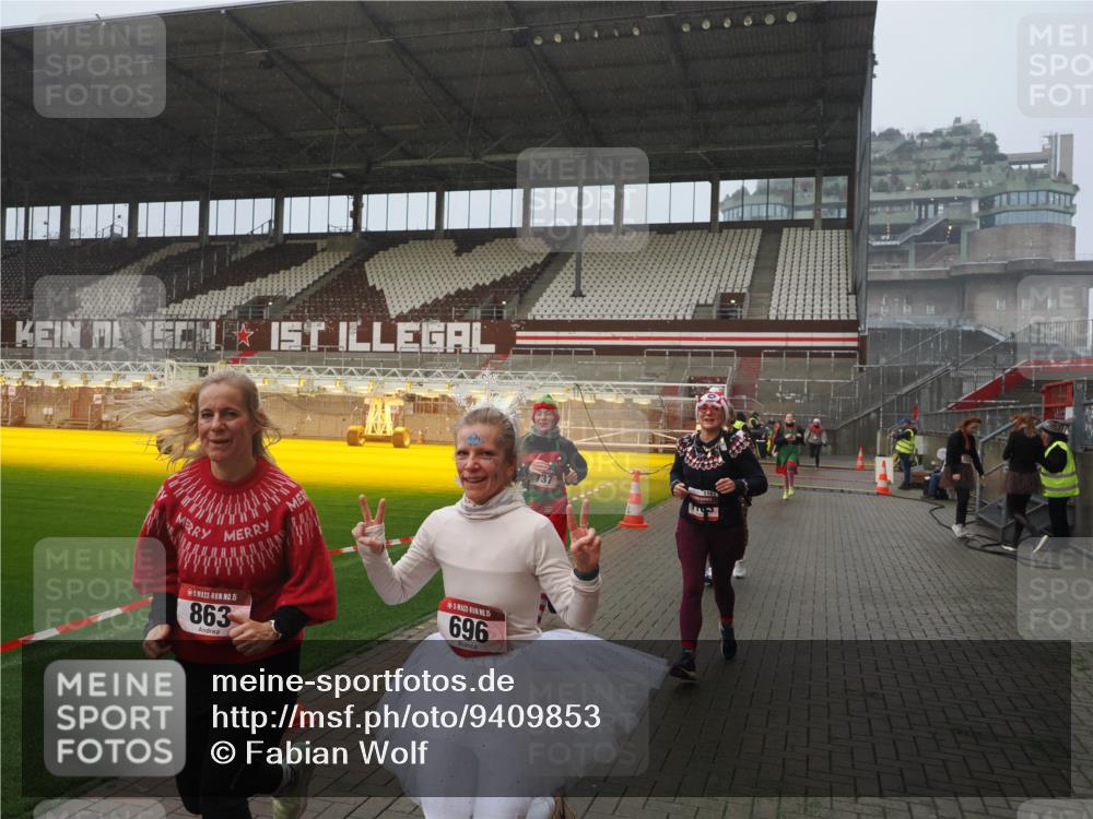 07.12.2025 - St. Pauli X-Mass-Run No. 15 Fabian Wolf http://msf.ph/oto/9409853 07.12.2025 11:09:53 Ziel 696, 720, 737, 755, 814, 863, 1157, 1163 meine-sportfotos.de