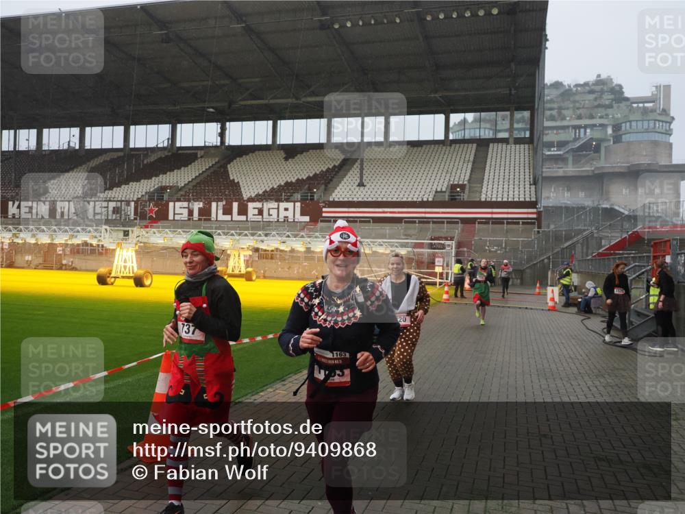 07.12.2025 - St. Pauli X-Mass-Run No. 15 Fabian Wolf http://msf.ph/oto/9409868 07.12.2025 11:09:54 Ziel 696, 720, 737, 755, 814, 863, 1157, 1163 meine-sportfotos.de