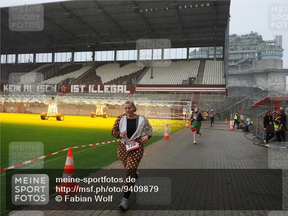07.12.2025 - St. Pauli X-Mass-Run No. 15 Fabian Wolf http://msf.ph/oto/9409879 07.12.2025 11:09:55 Ziel 696, 720, 737, 753, 755, 814, 863, 1157, 1163 meine-sportfotos.de