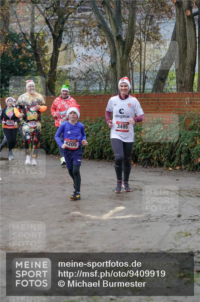 07.12.2025 - St. Pauli X-Mass-Run No. 15 Michael Burmester http://msf.ph/oto/9409919 07.12.2025 09:46:46 Laufen 4885, 3229, 39, 4205, 3495 meine-sportfotos.de