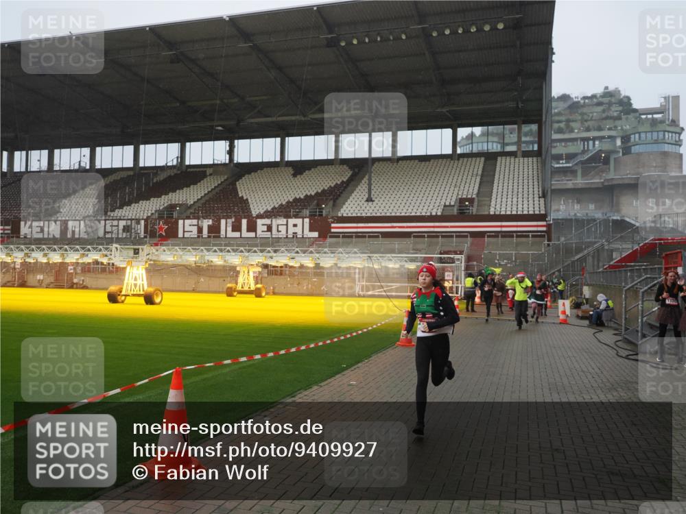 07.12.2025 - St. Pauli X-Mass-Run No. 15 Fabian Wolf http://msf.ph/oto/9409927 07.12.2025 11:10:16 Ziel 42, 980, 1298, 1299, 2371 meine-sportfotos.de