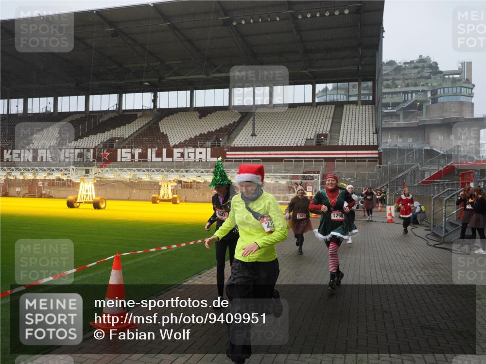 07.12.2025 - St. Pauli X-Mass-Run No. 15 Fabian Wolf http://msf.ph/oto/9409951 07.12.2025 11:10:21 Ziel 42, 53, 980, 1298, 1299, 1398, 1694, 1697, 1739, 1740, 2371 meine-sportfotos.de