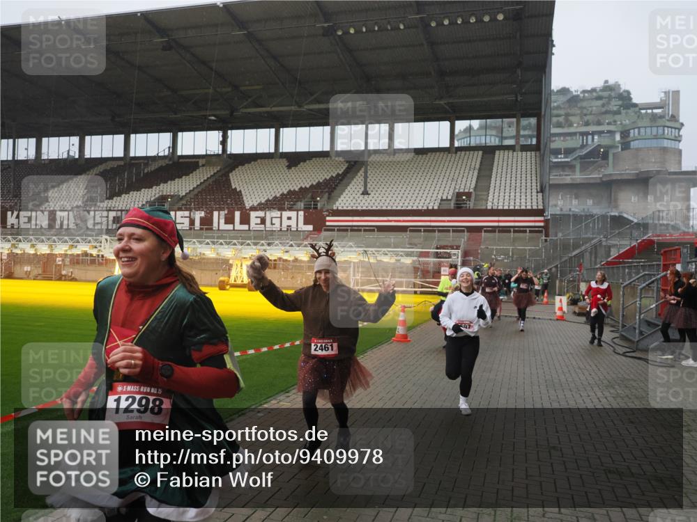 07.12.2025 - St. Pauli X-Mass-Run No. 15 Fabian Wolf http://msf.ph/oto/9409978 07.12.2025 11:10:22 Ziel 42, 53, 980, 1298, 1299, 1398, 1694, 1697, 1739, 1740, 2371 meine-sportfotos.de