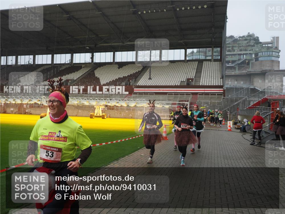 07.12.2025 - St. Pauli X-Mass-Run No. 15 Fabian Wolf http://msf.ph/oto/9410031 07.12.2025 11:10:26 Ziel 30, 31, 42, 49, 53, 134, 980, 1298, 1299, 1398, 1692, 1694, 1697, 1739, 1740, 2371 meine-sportfotos.de
