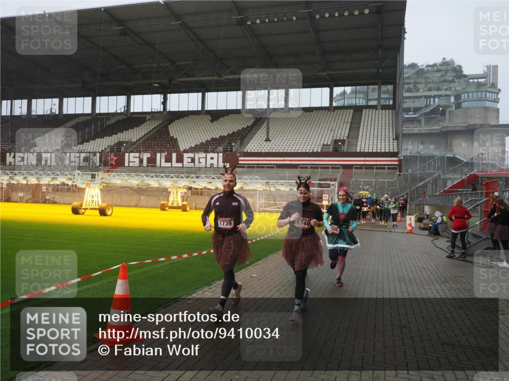 07.12.2025 - St. Pauli X-Mass-Run No. 15 Fabian Wolf http://msf.ph/oto/9410034 07.12.2025 11:10:27 Ziel 30, 31, 42, 49, 53, 134, 980, 1298, 1299, 1398, 1692, 1694, 1697, 1739, 1740, 2371 meine-sportfotos.de