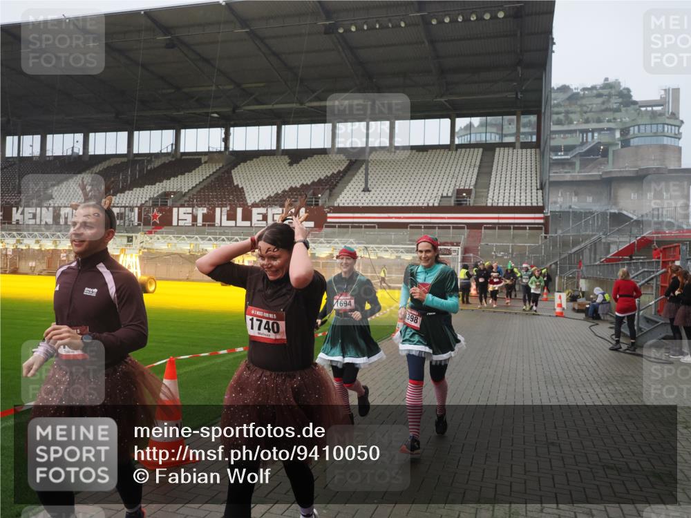 07.12.2025 - St. Pauli X-Mass-Run No. 15 Fabian Wolf http://msf.ph/oto/9410050 07.12.2025 11:10:28 Ziel 30, 31, 42, 49, 53, 134, 980, 1298, 1299, 1398, 1692, 1694, 1697, 1739, 1740, 2371 meine-sportfotos.de