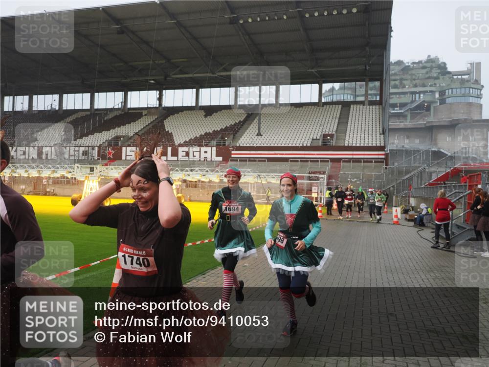 07.12.2025 - St. Pauli X-Mass-Run No. 15 Fabian Wolf http://msf.ph/oto/9410053 07.12.2025 11:10:28 Ziel 30, 31, 42, 49, 53, 134, 980, 1298, 1299, 1398, 1692, 1694, 1697, 1739, 1740, 2371 meine-sportfotos.de