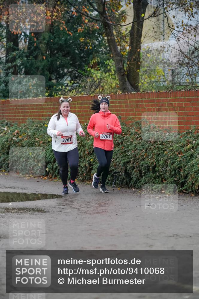 07.12.2025 - St. Pauli X-Mass-Run No. 15 Michael Burmester http://msf.ph/oto/9410068 07.12.2025 09:47:07 Laufen 3761, 3767 meine-sportfotos.de