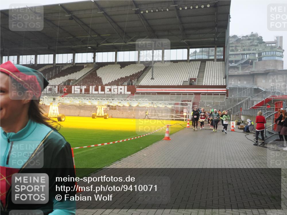 07.12.2025 - St. Pauli X-Mass-Run No. 15 Fabian Wolf http://msf.ph/oto/9410071 07.12.2025 11:10:29 Ziel 30, 31, 42, 49, 53, 122, 134, 980, 1298, 1299, 1398, 1692, 1694, 1697, 1739, 1740, 2371, 3124, 3136 meine-sportfotos.de