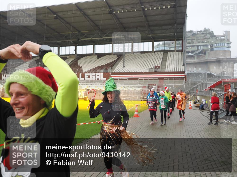 07.12.2025 - St. Pauli X-Mass-Run No. 15 Fabian Wolf http://msf.ph/oto/9410142 07.12.2025 11:10:37 Ziel 29, 30, 31, 49, 53, 122, 134, 745, 1064, 1066, 1380, 1398, 1626, 1692, 1694, 1697, 1739, 1740, 3124, 3136 meine-sportfotos.de
