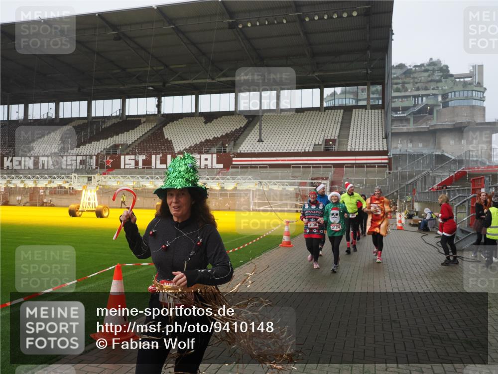 07.12.2025 - St. Pauli X-Mass-Run No. 15 Fabian Wolf http://msf.ph/oto/9410148 07.12.2025 11:10:37 Ziel 29, 30, 31, 49, 53, 122, 134, 745, 1064, 1066, 1380, 1398, 1626, 1692, 1694, 1697, 1739, 1740, 3124, 3136 meine-sportfotos.de