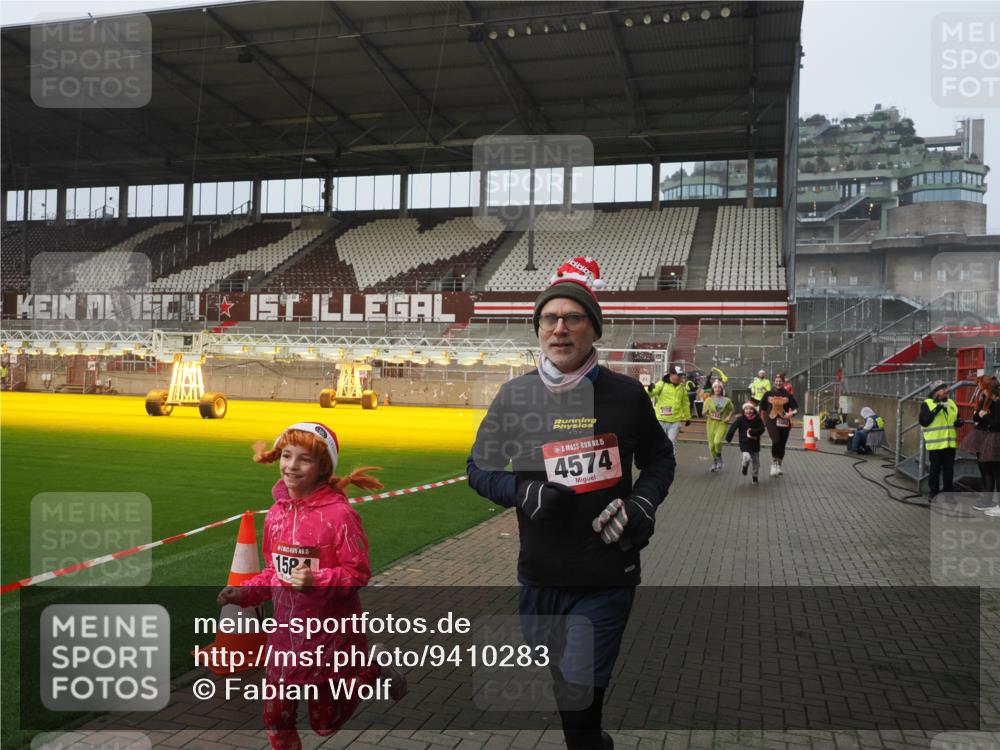 07.12.2025 - St. Pauli X-Mass-Run No. 15 Fabian Wolf http://msf.ph/oto/9410283 07.12.2025 11:10:47 Ziel 29, 122, 745, 1064, 1066, 1380, 1400, 1402, 1584, 1626, 2616, 3124, 3136, 4574 meine-sportfotos.de
