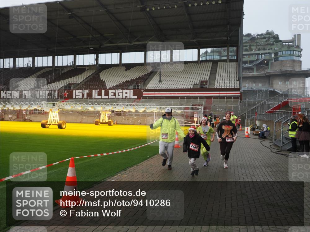 07.12.2025 - St. Pauli X-Mass-Run No. 15 Fabian Wolf http://msf.ph/oto/9410286 07.12.2025 11:10:49 Ziel 29, 122, 745, 1064, 1066, 1380, 1400, 1402, 1584, 1626, 2616, 3124, 3136, 4574 meine-sportfotos.de