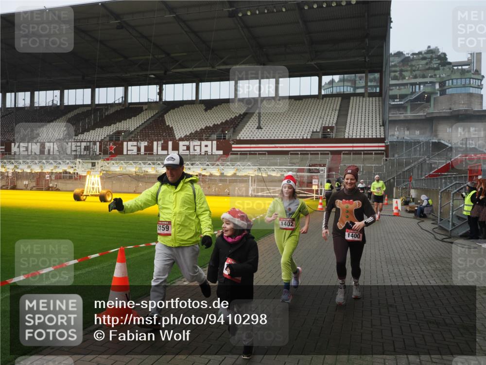 07.12.2025 - St. Pauli X-Mass-Run No. 15 Fabian Wolf http://msf.ph/oto/9410298 07.12.2025 11:10:50 Ziel 29, 745, 1064, 1066, 1380, 1400, 1402, 1584, 1626, 2616, 4574 meine-sportfotos.de