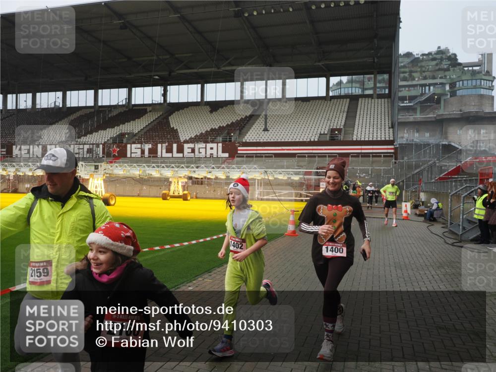 07.12.2025 - St. Pauli X-Mass-Run No. 15 Fabian Wolf http://msf.ph/oto/9410303 07.12.2025 11:10:50 Ziel 29, 745, 1064, 1066, 1380, 1400, 1402, 1584, 1626, 2616, 4574 meine-sportfotos.de