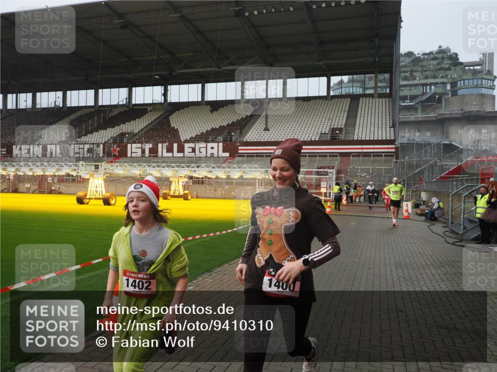 07.12.2025 - St. Pauli X-Mass-Run No. 15 Fabian Wolf http://msf.ph/oto/9410310 07.12.2025 11:10:51 Ziel 667, 669, 745, 1380, 1400, 1402, 1584, 1626, 2616, 4574 meine-sportfotos.de