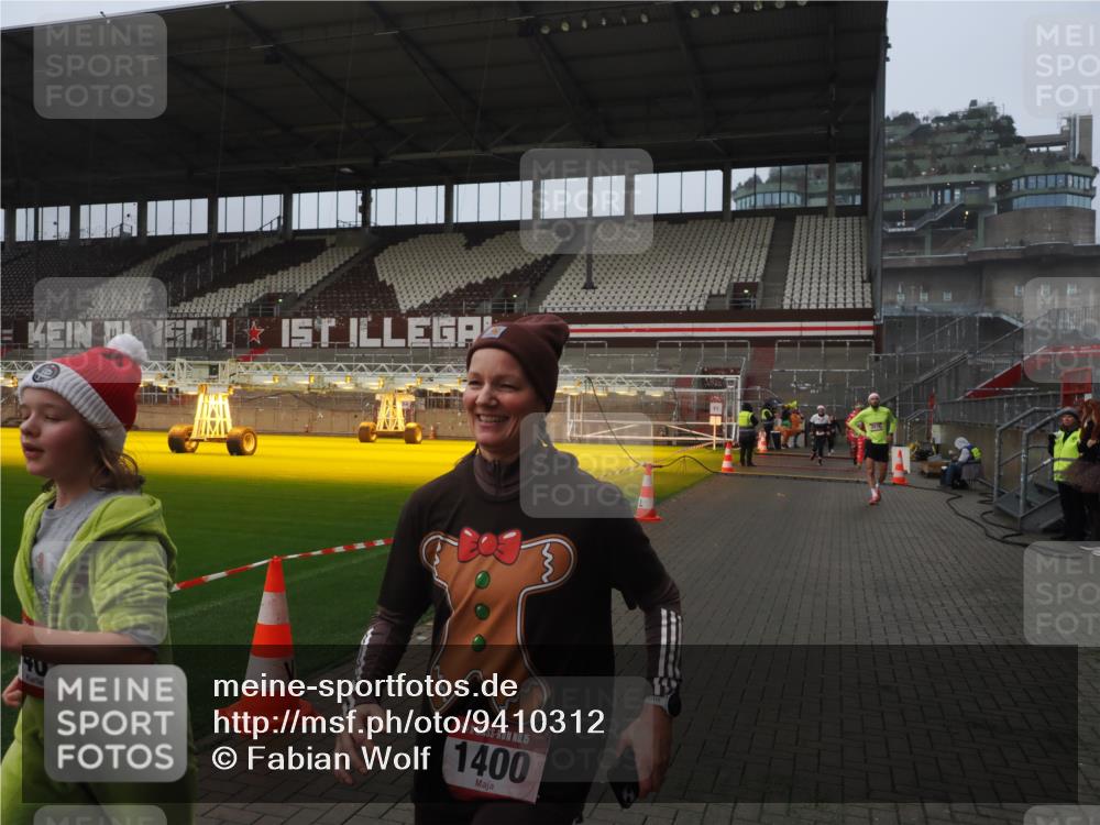 07.12.2025 - St. Pauli X-Mass-Run No. 15 Fabian Wolf http://msf.ph/oto/9410312 07.12.2025 11:10:51 Ziel 667, 669, 745, 1380, 1400, 1402, 1584, 1626, 2616, 4574 meine-sportfotos.de