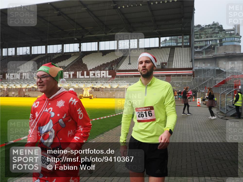 07.12.2025 - St. Pauli X-Mass-Run No. 15 Fabian Wolf http://msf.ph/oto/9410367 07.12.2025 11:11:01 Ziel 48, 660, 667, 669, 1400, 1402, 1518, 2616 meine-sportfotos.de