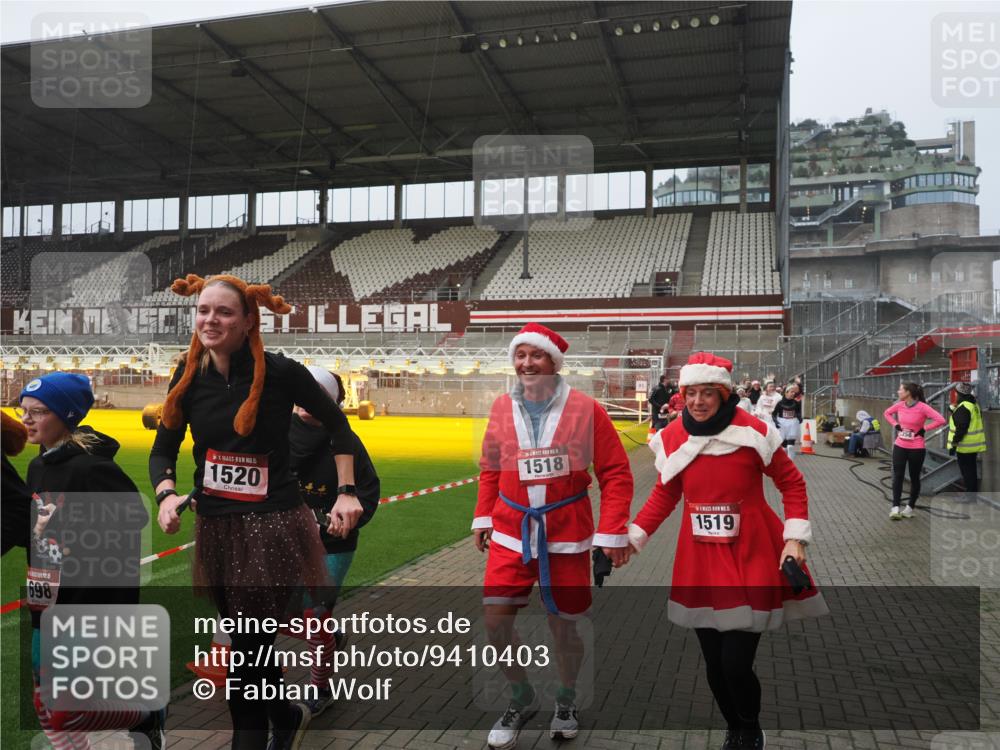 07.12.2025 - St. Pauli X-Mass-Run No. 15 Fabian Wolf http://msf.ph/oto/9410403 07.12.2025 11:11:12 Ziel 48, 411, 660, 697, 698, 777, 787, 788, 812, 815, 817, 832, 841, 909, 1145, 1146, 1147, 1518, 1519, 1557, 1565, 1568, 1619, 1707, 2258, 2742, 4801, 4813 meine-sportfotos.de