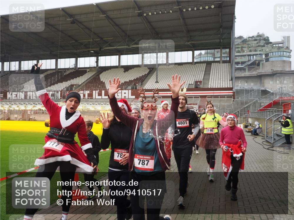 07.12.2025 - St. Pauli X-Mass-Run No. 15 Fabian Wolf http://msf.ph/oto/9410517 07.12.2025 11:11:22 Ziel 171, 182, 190, 411, 697, 698, 777, 787, 788, 812, 815, 817, 832, 841, 909, 1145, 1146, 1147, 1309, 1519, 1557, 1565, 1568, 1619, 1707, 1770, 2258, 2742, 4801, 4805, 4806, 4810, 4813, 5005, 5006 meine-sportfotos.de