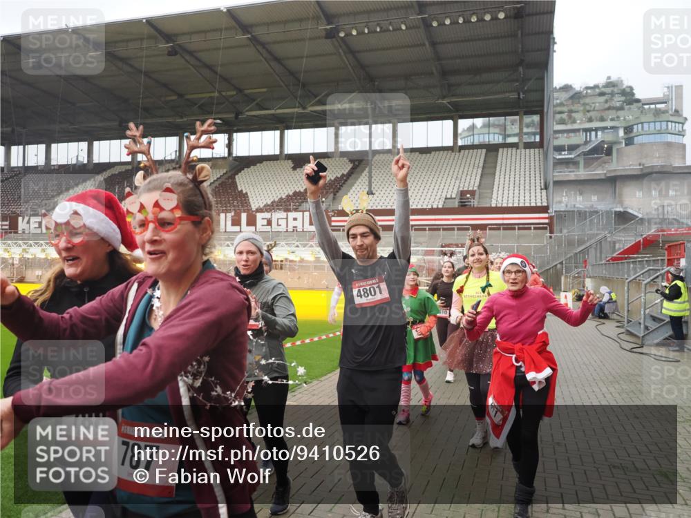 07.12.2025 - St. Pauli X-Mass-Run No. 15 Fabian Wolf http://msf.ph/oto/9410526 07.12.2025 11:11:22 Ziel 171, 182, 190, 411, 697, 698, 777, 787, 788, 812, 815, 817, 832, 841, 909, 1145, 1146, 1147, 1309, 1519, 1557, 1565, 1568, 1619, 1707, 1770, 2258, 2742, 4801, 4805, 4806, 4810, 4813, 5005, 5006 meine-sportfotos.de