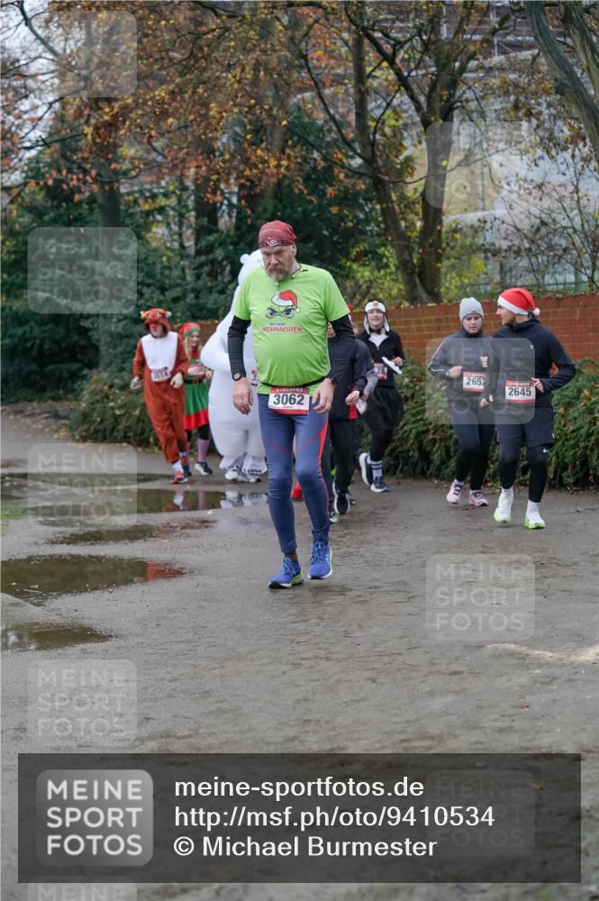 07.12.2025 - St. Pauli X-Mass-Run No. 15 Michael Burmester http://msf.ph/oto/9410534 07.12.2025 09:48:09 Laufen 3062, 2652, 2645 meine-sportfotos.de