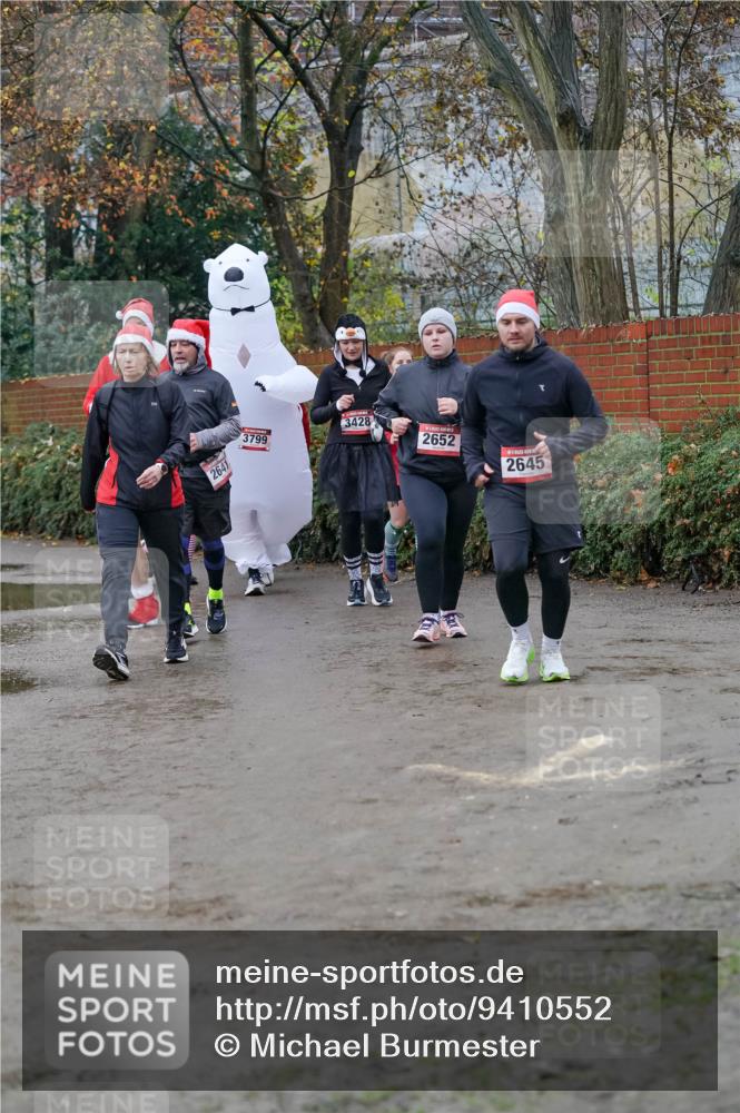 07.12.2025 - St. Pauli X-Mass-Run No. 15 Michael Burmester http://msf.ph/oto/9410552 07.12.2025 09:48:11 Laufen 2641, 3799, 3428, 2652, 2645 meine-sportfotos.de