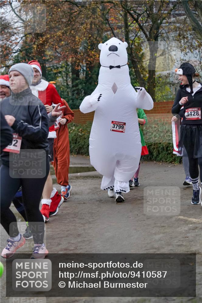 07.12.2025 - St. Pauli X-Mass-Run No. 15 Michael Burmester http://msf.ph/oto/9410587 07.12.2025 09:48:14 Laufen 2, 3799, 3428 meine-sportfotos.de
